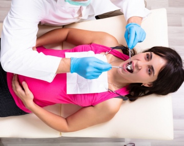 Когда лечить зубы: до беременности или во время?